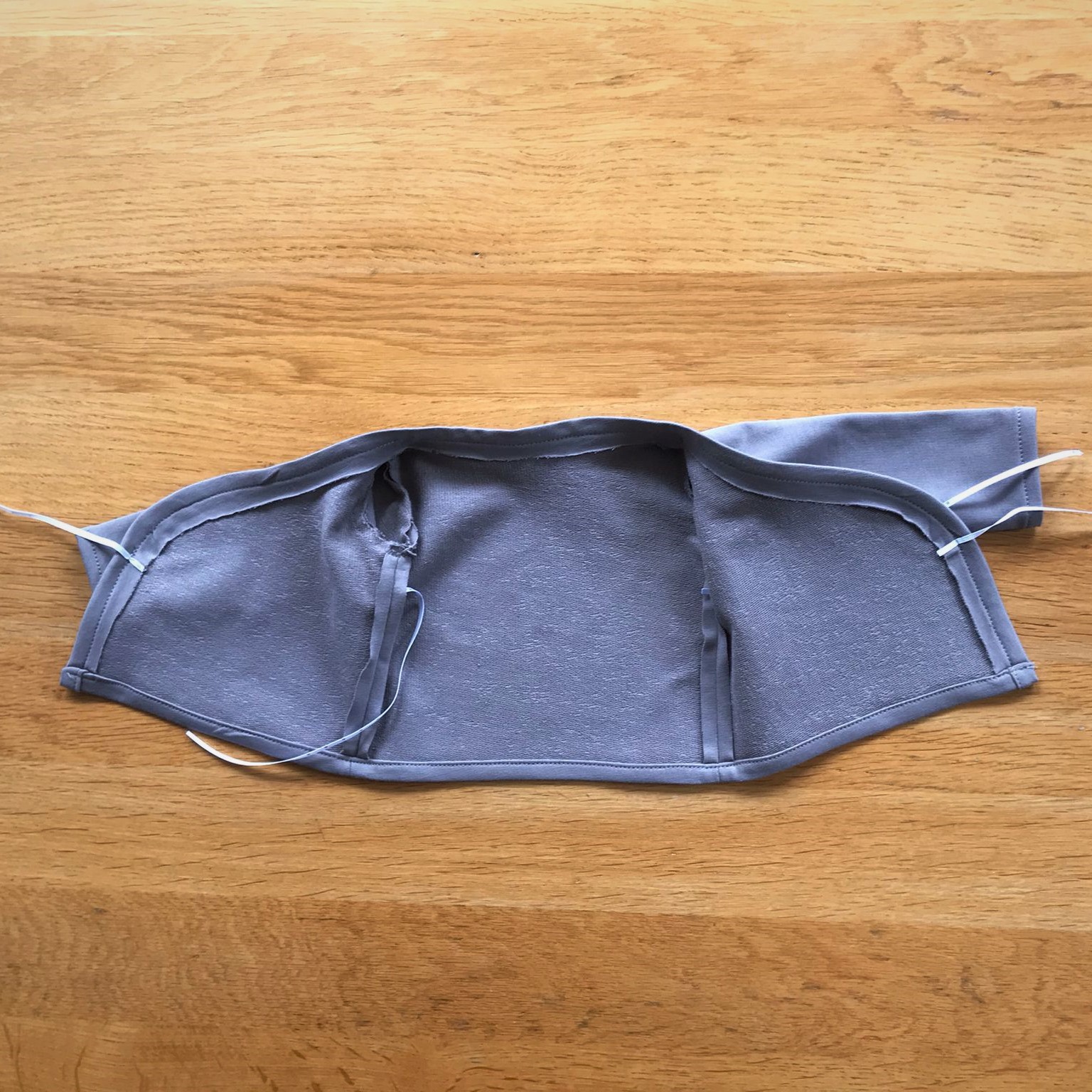 Prematuur overslagshirtje taupe open