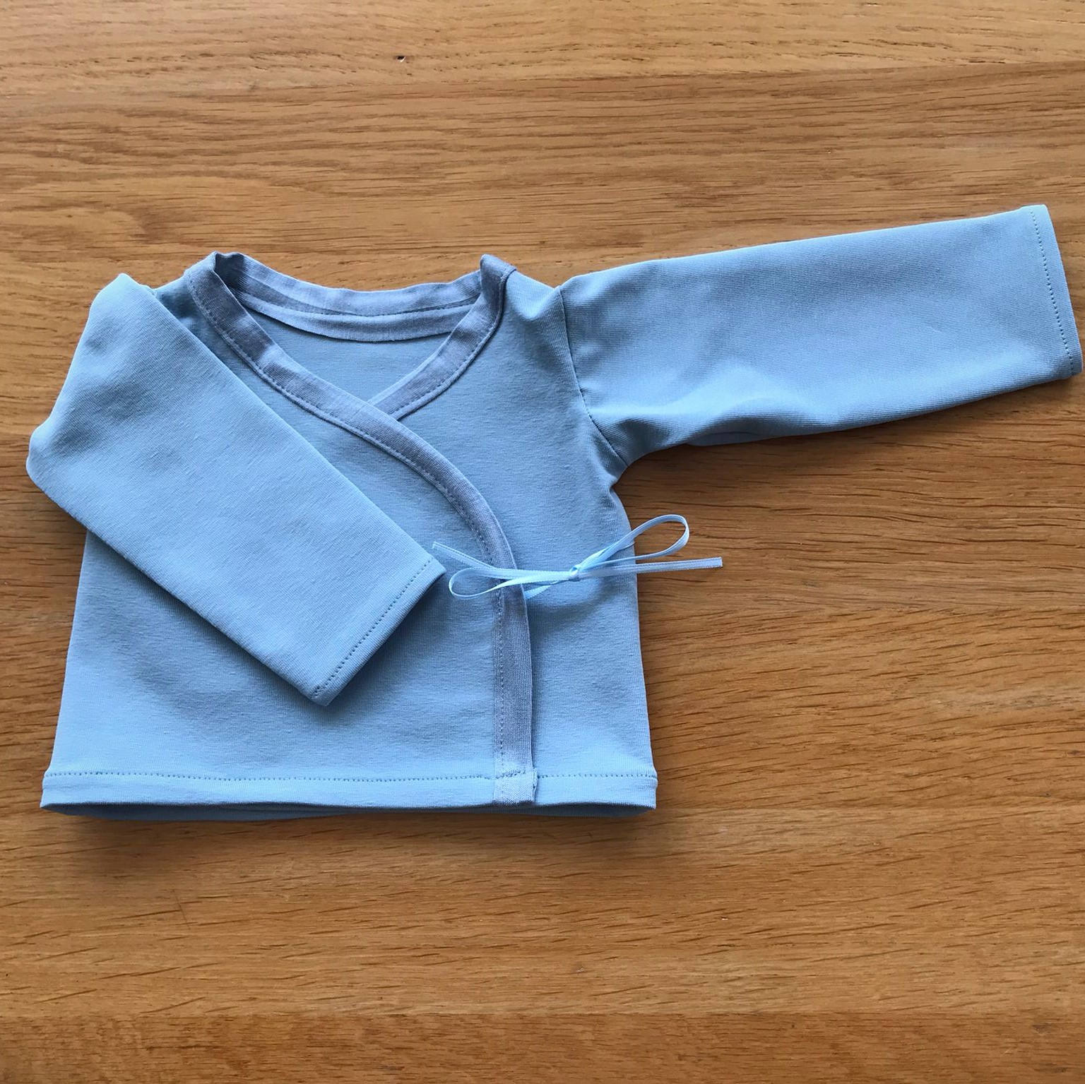 Overslagshirtje ijsblauw