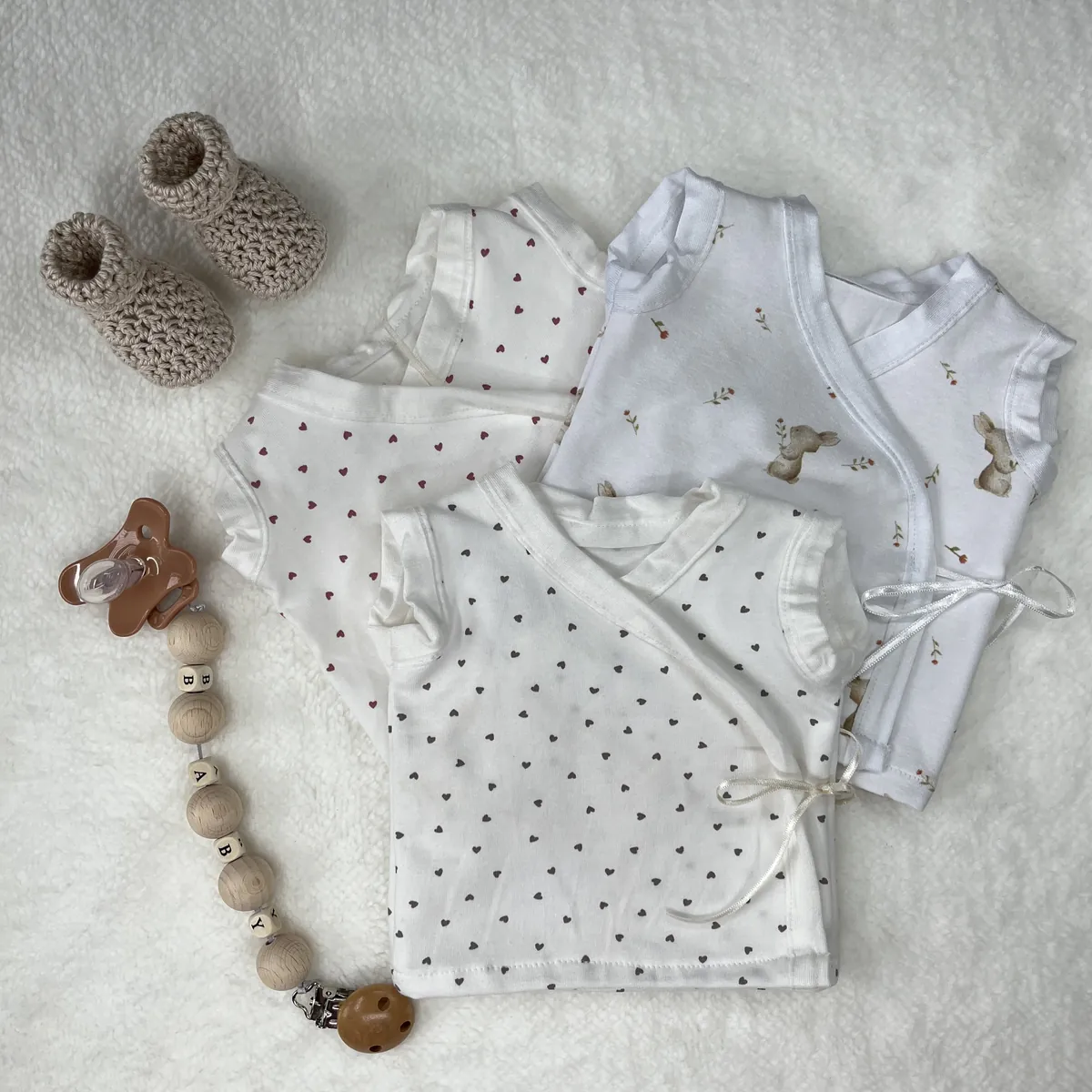 Couveusehemdje voor een baby in de couveuse