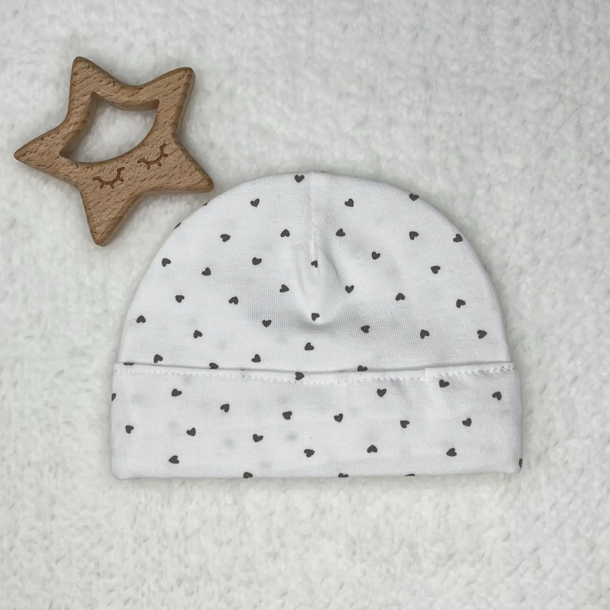 Prematuur mutsje voor een baby in de couveuse